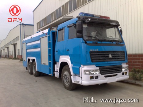 斯太爾后雙橋干粉消防車